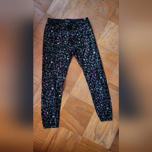 $60 calvin klein 7/8 length leopard print workout/running leggings M